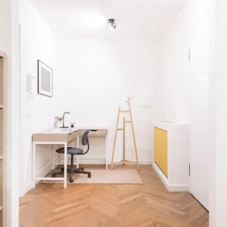 Easylife - - San Gregorio 3 F - P Venezia Appartement *